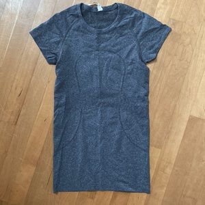 lululemon athletica Gray Short Sleeve Tee